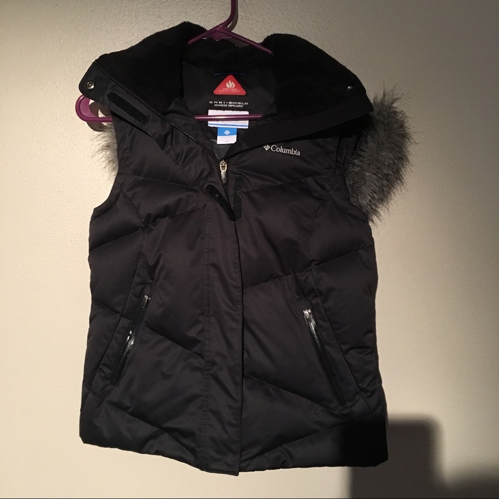 Columbia Black Quilted Down-Style Puffer Vest with Faux Fur Trim